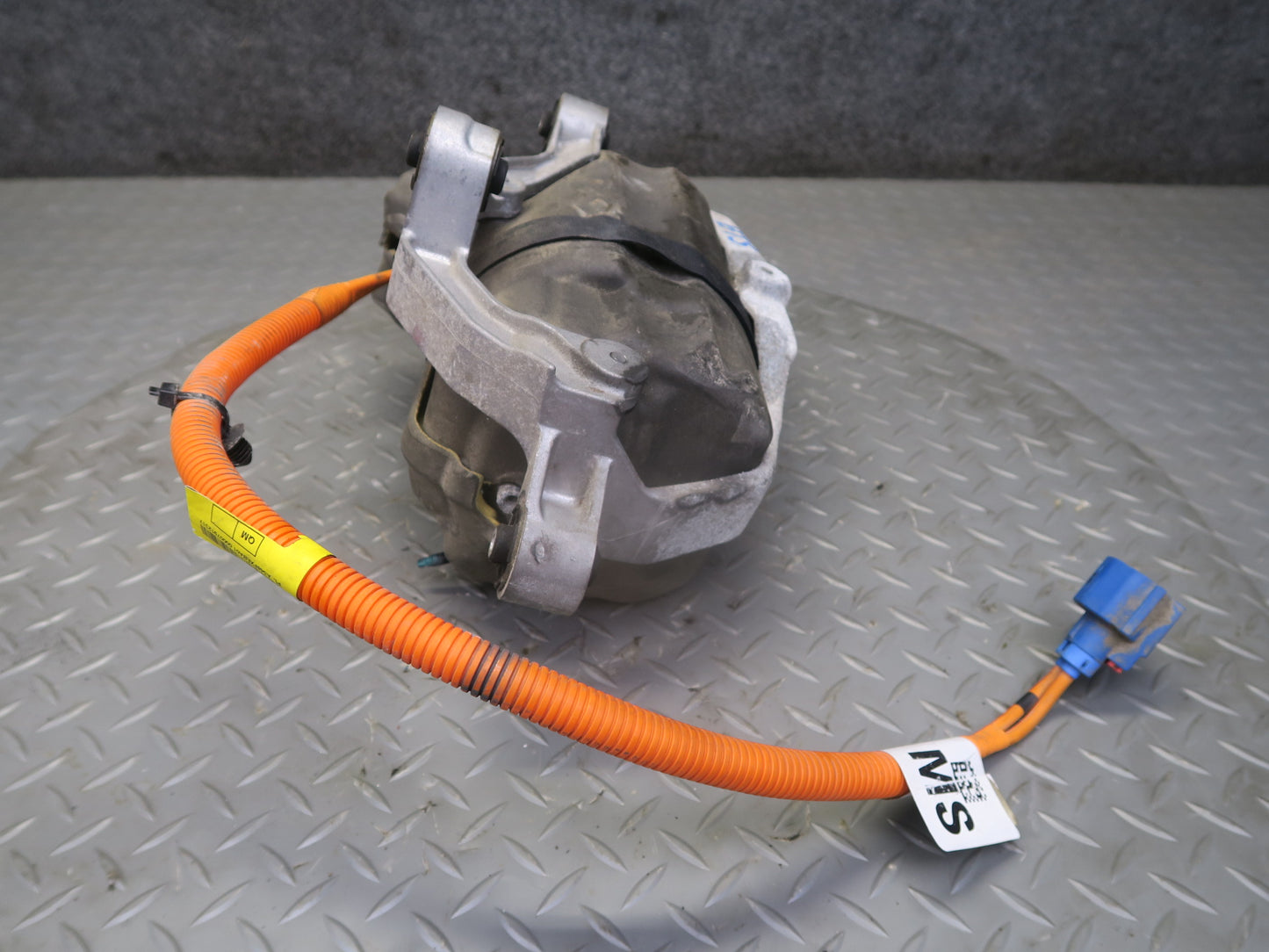 2016-2019 Tesla Model S 75D A/C Air Condition Compressor Pump W/ Bracket