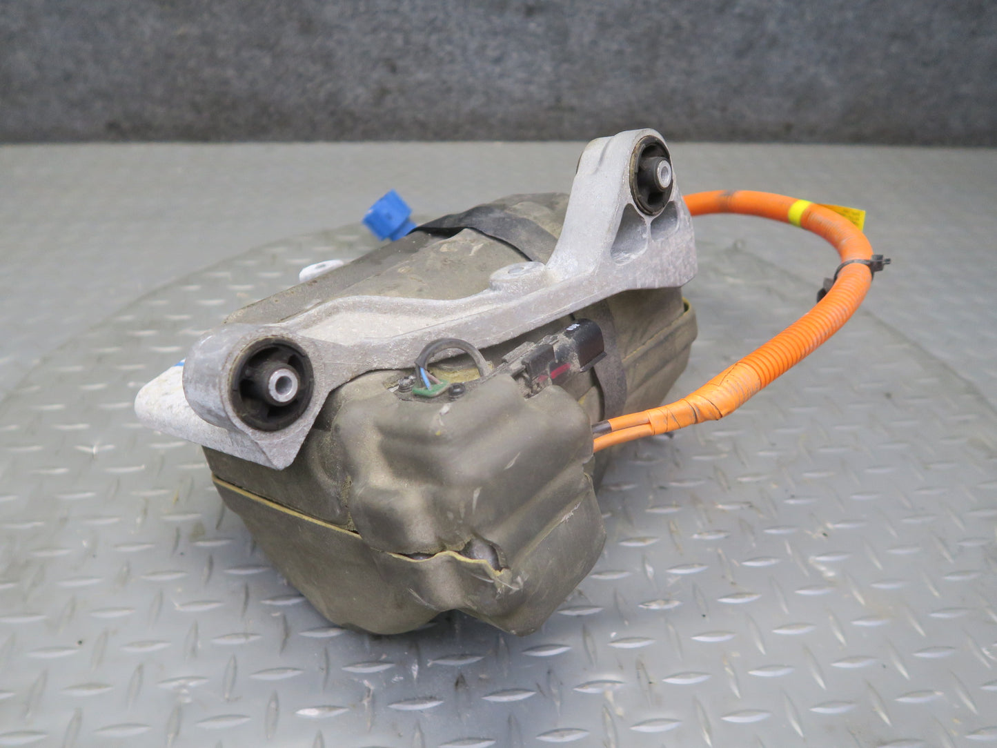 2016-2019 Tesla Model S 75D A/C Air Condition Compressor Pump W/ Bracket