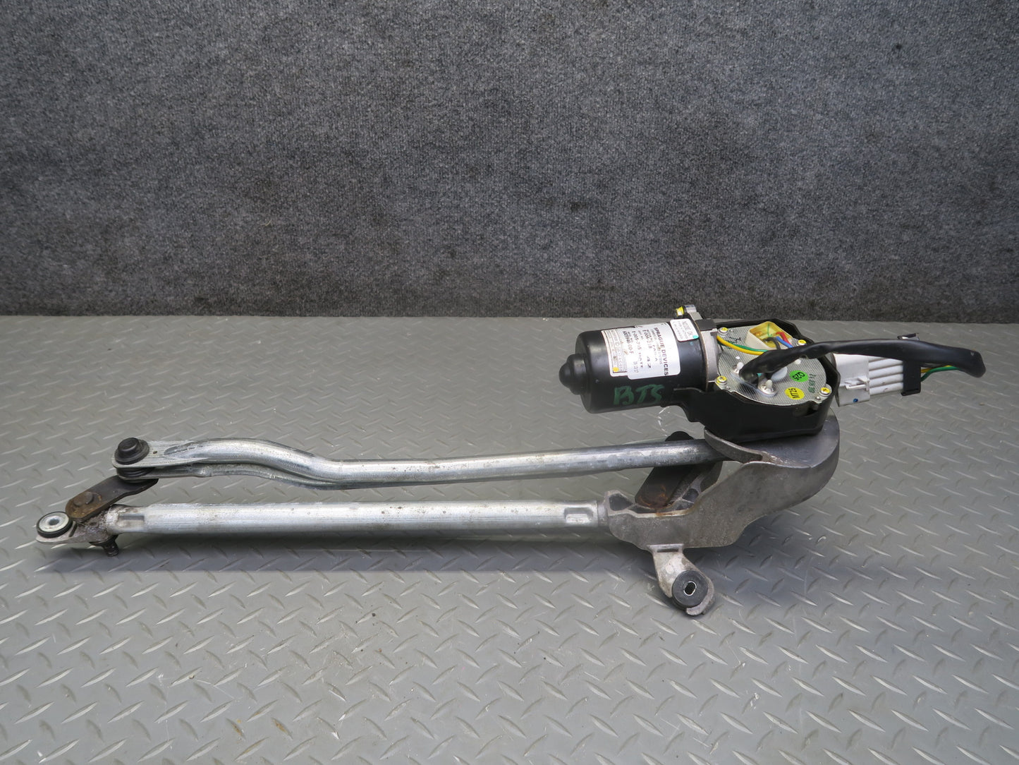 2016-2019 Tesla Model S 75D Front Windshield Wiper Motor W/ Transmission
