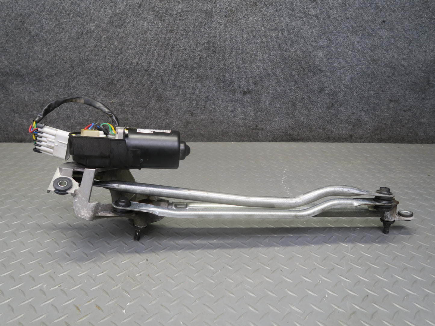 2016-2019 Tesla Model S 75D Front Windshield Wiper Motor W/ Transmission