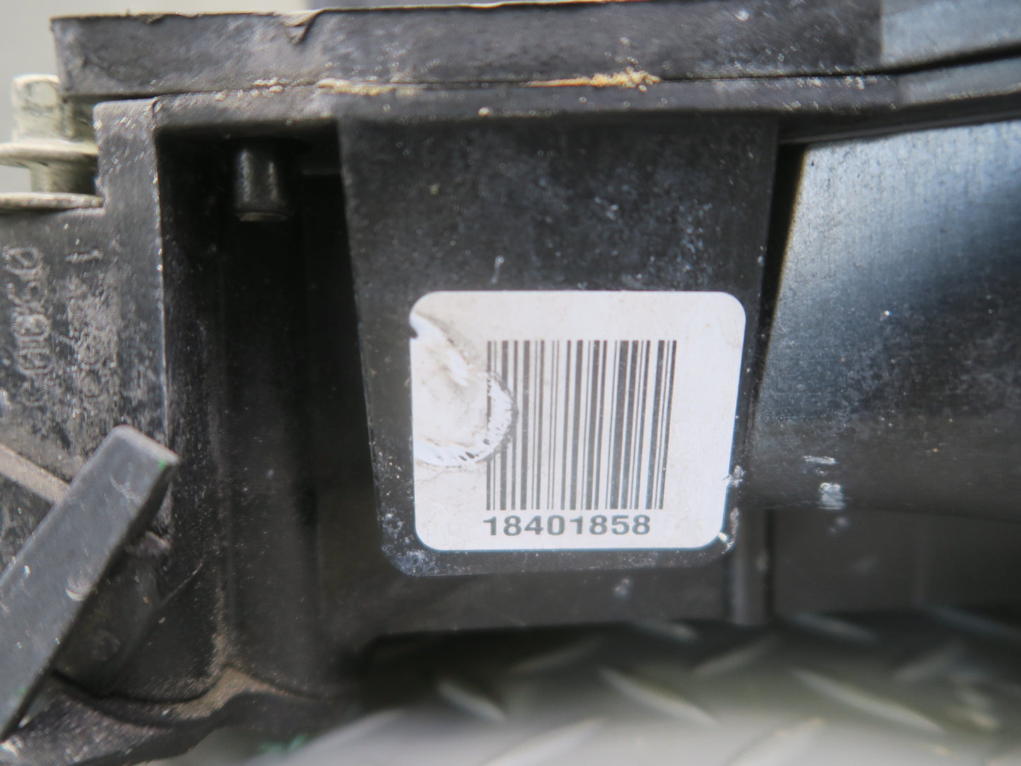 2010-2014 Cadillac Escalade Intake Manifold 25379713