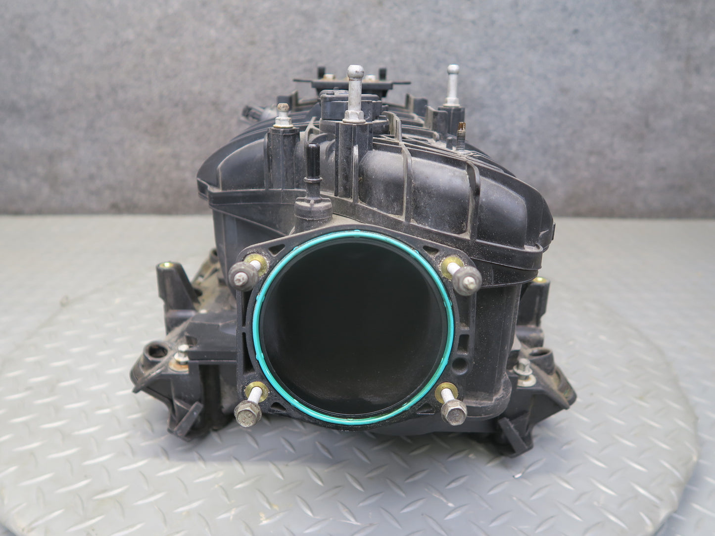 2010-2014 Cadillac Escalade Intake Manifold 25379713
