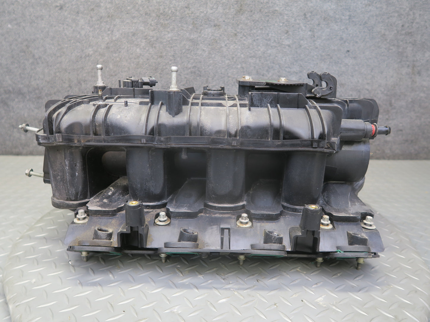 2010-2014 Cadillac Escalade Intake Manifold 25379713
