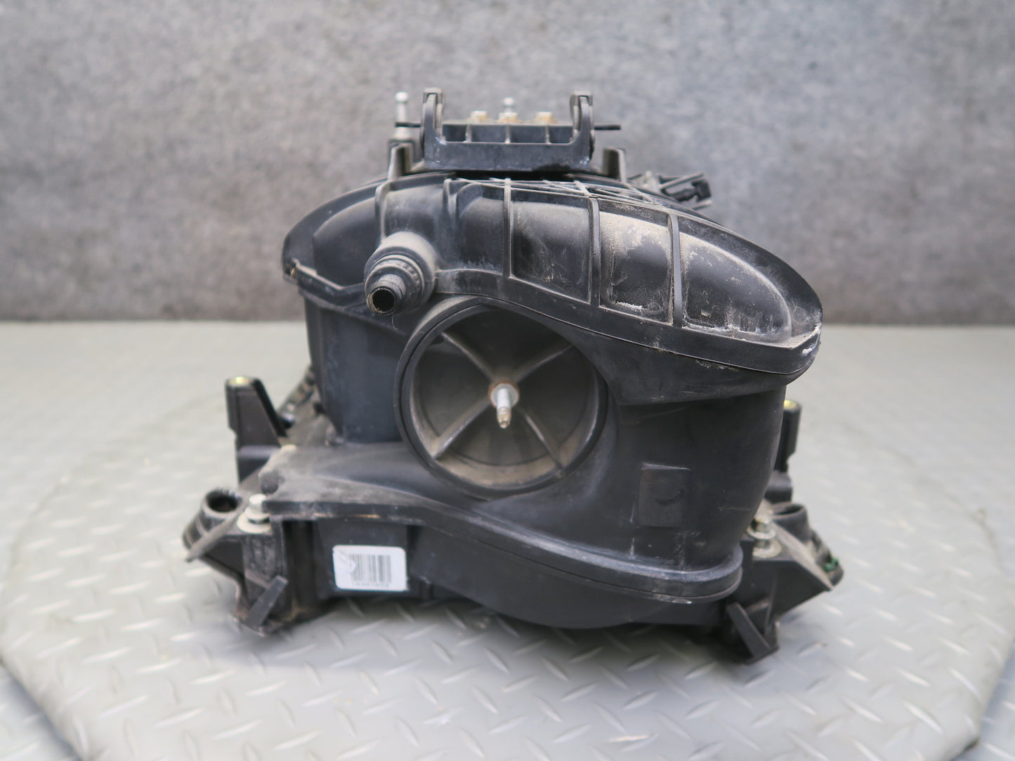 2010-2014 Cadillac Escalade Intake Manifold 25379713