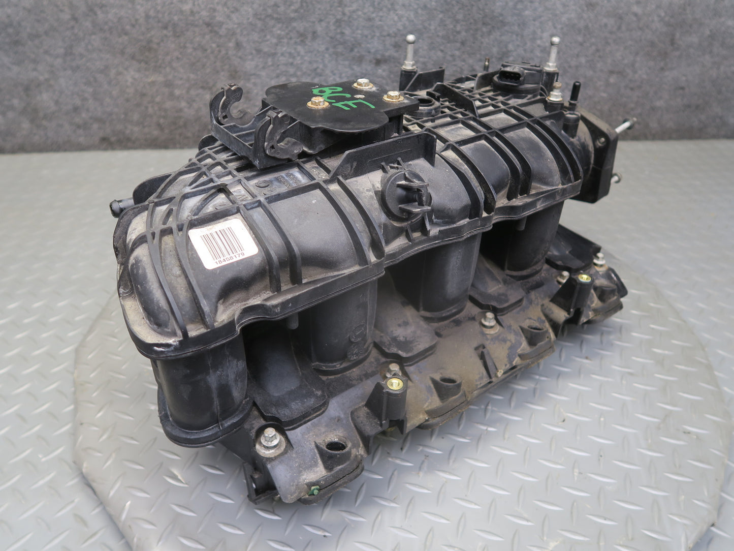 2010-2014 Cadillac Escalade Intake Manifold 25379713