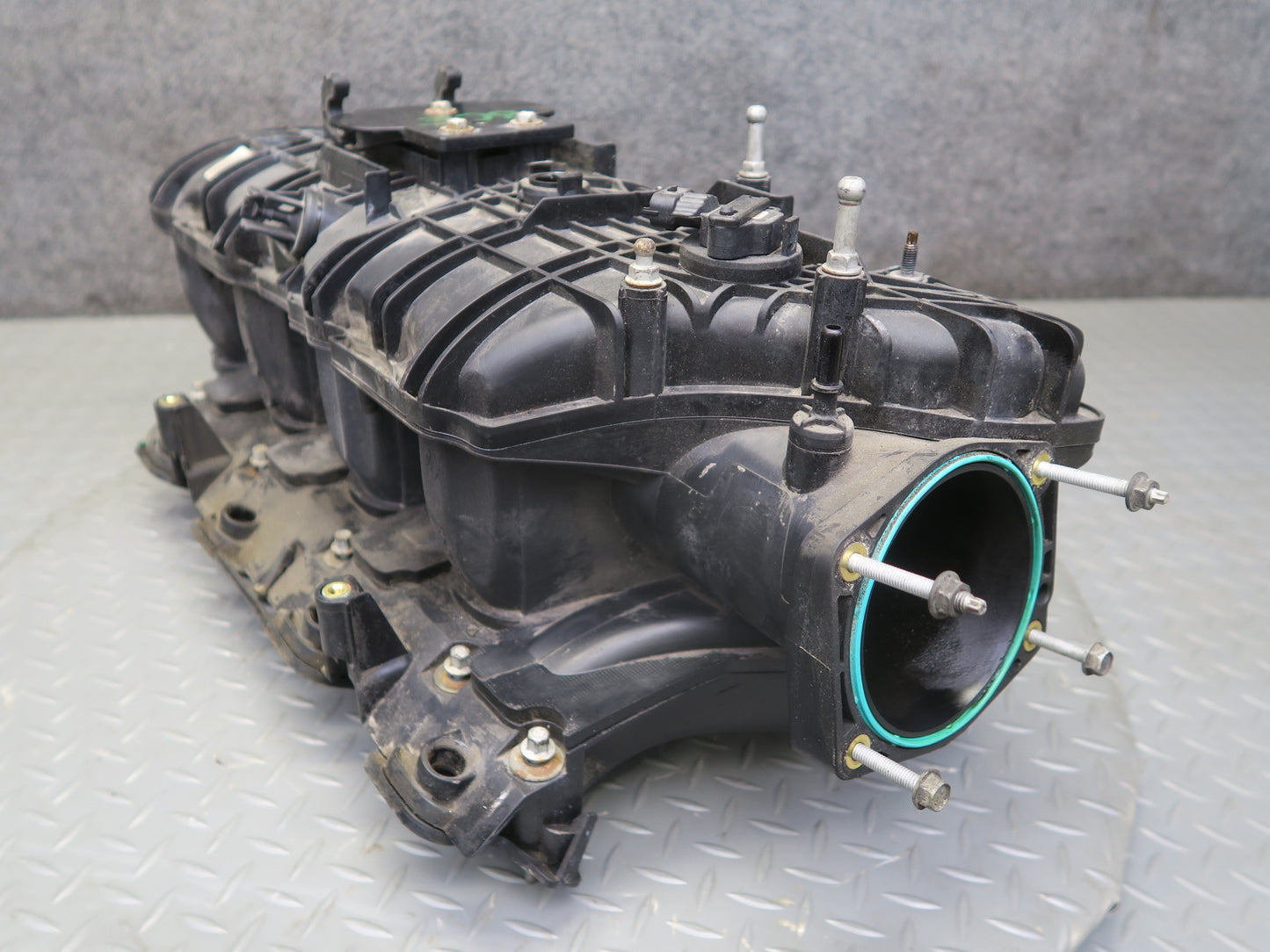 2010-2014 Cadillac Escalade Intake Manifold 25379713