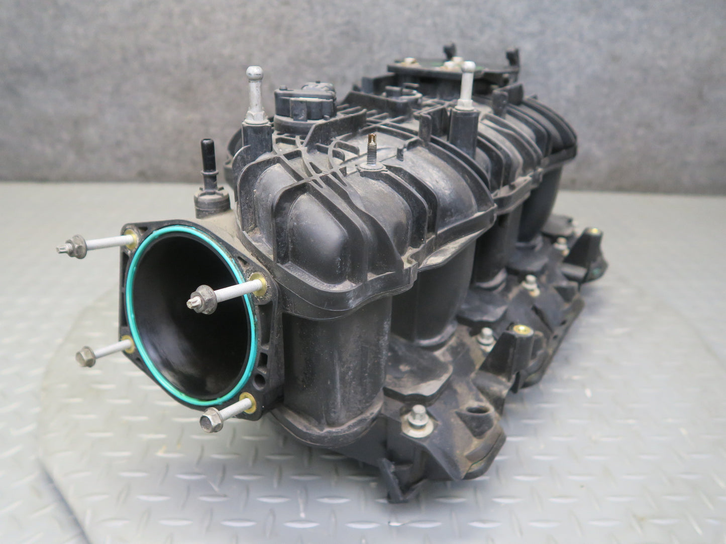 2010-2014 Cadillac Escalade Intake Manifold 25379713