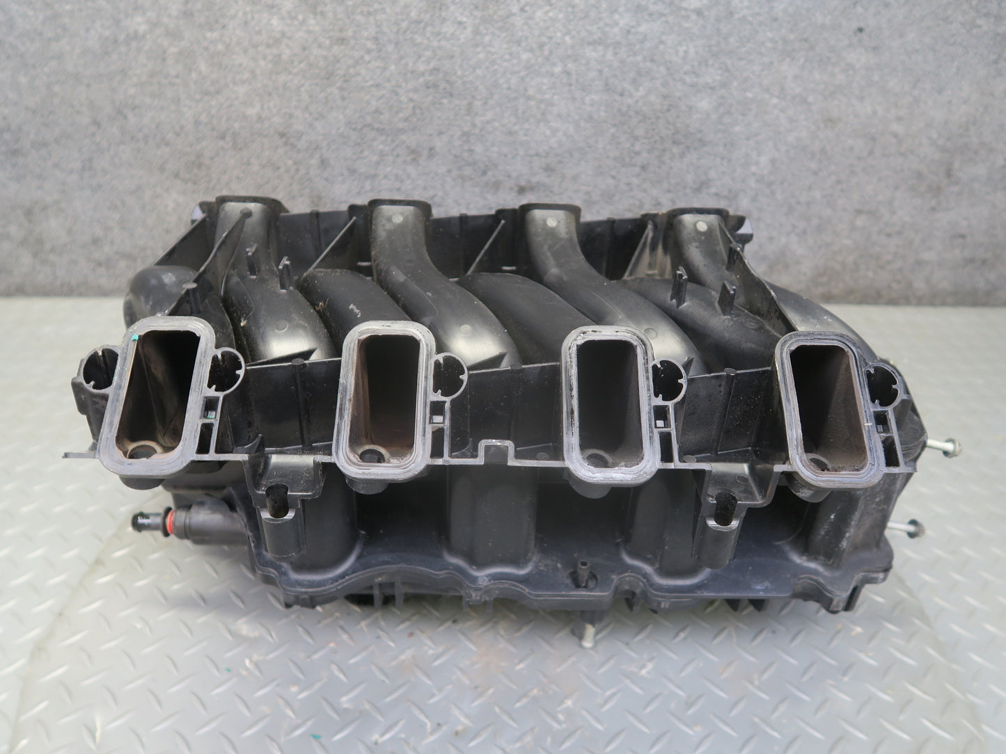 2010-2014 Cadillac Escalade Intake Manifold 25379713