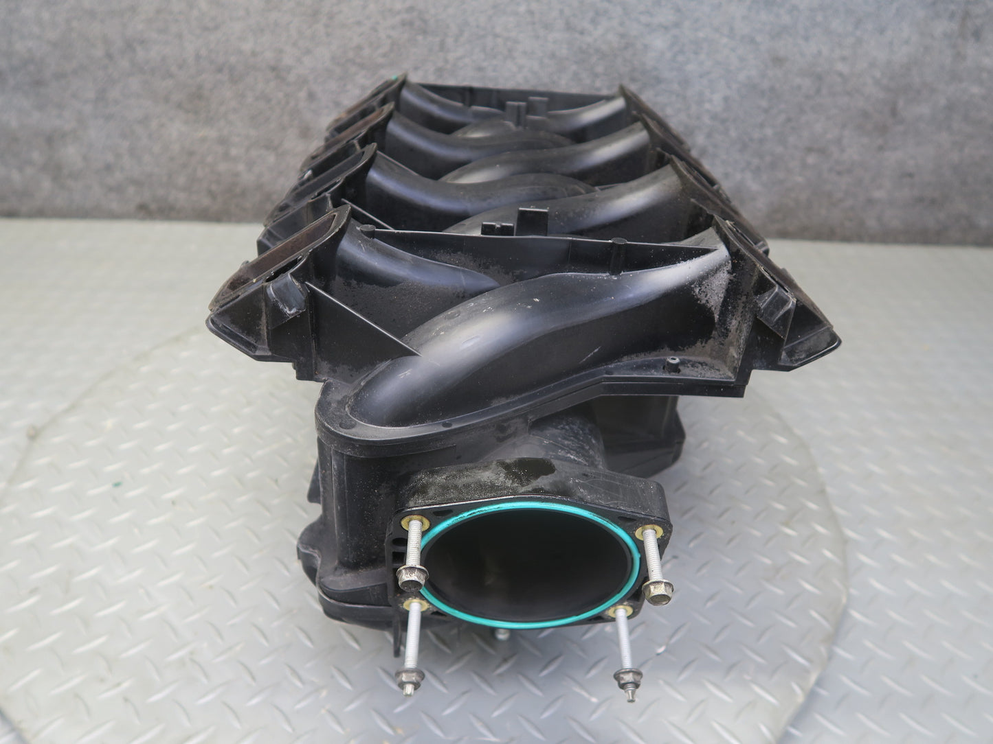 2010-2014 Cadillac Escalade Intake Manifold 25379713