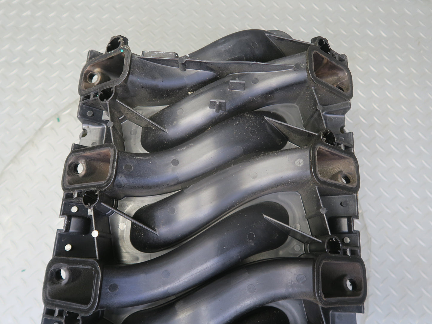 2010-2014 Cadillac Escalade Intake Manifold 25379713