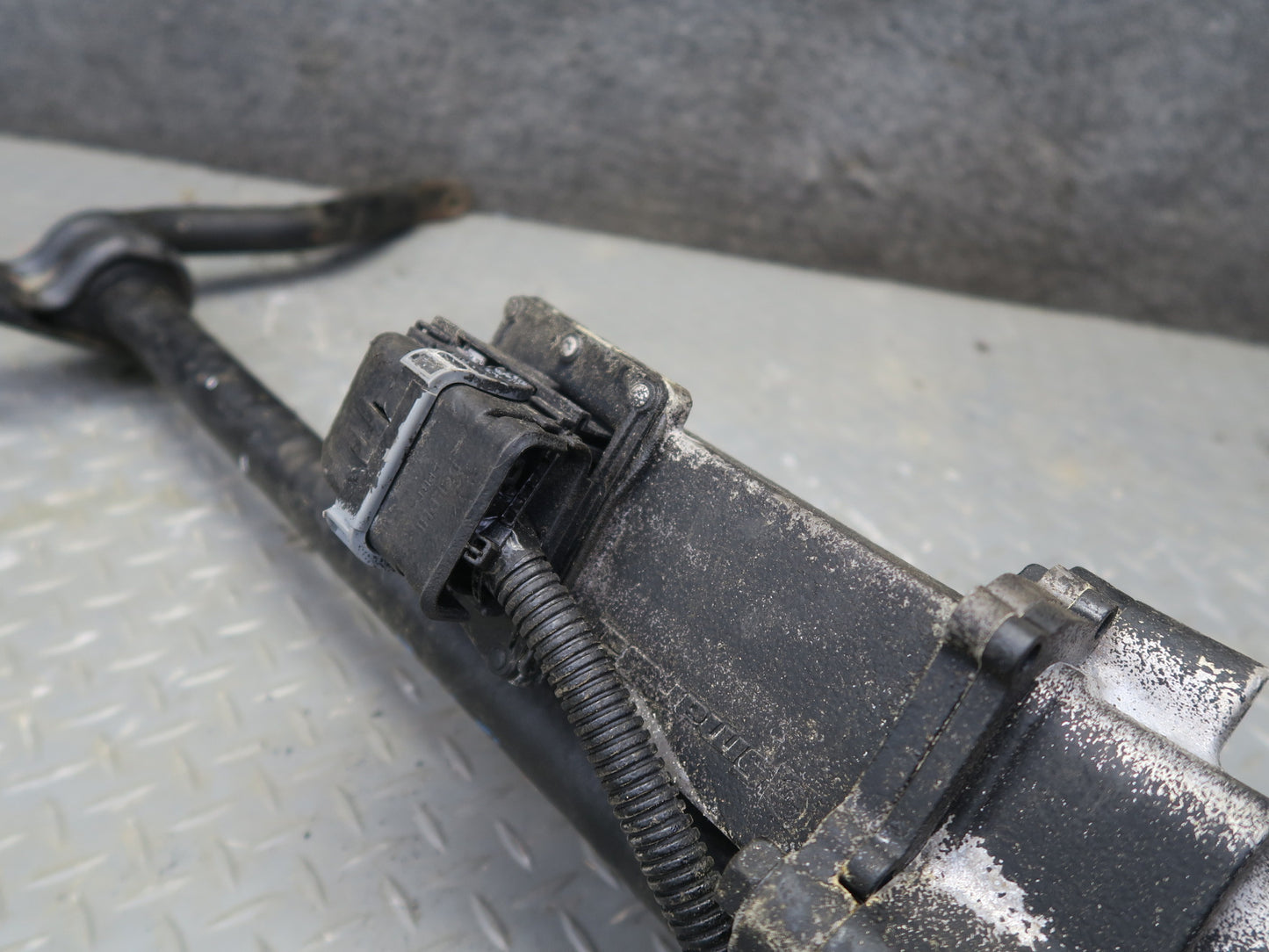 07-18 Jeep Wrangler JK 4x4 3.8L & 3.6L Front Active Stabilizer Sway Bar OEM