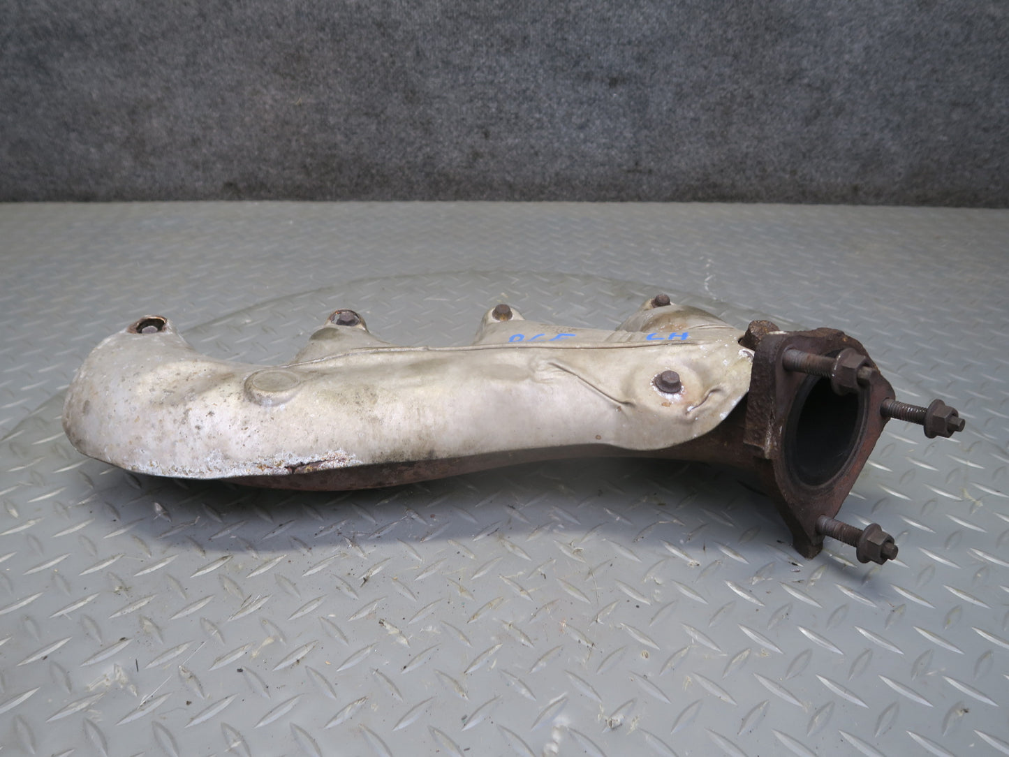 2010-2014 Cadillac Escalade Left Exhaust Manifold w Heat Shield