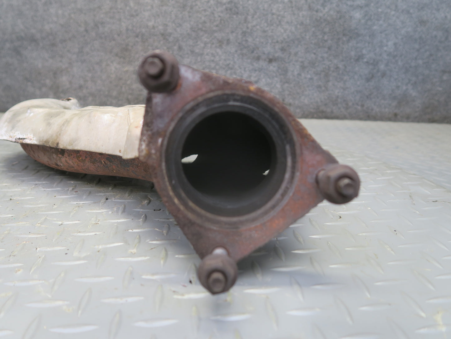 2010-2014 Cadillac Escalade Left Exhaust Manifold w Heat Shield