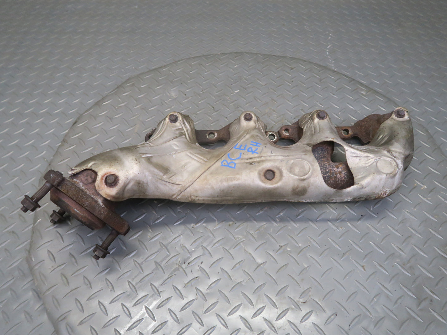 2010-2014 Cadillac Escalade Right Exhaust Manifold w Heat Shield