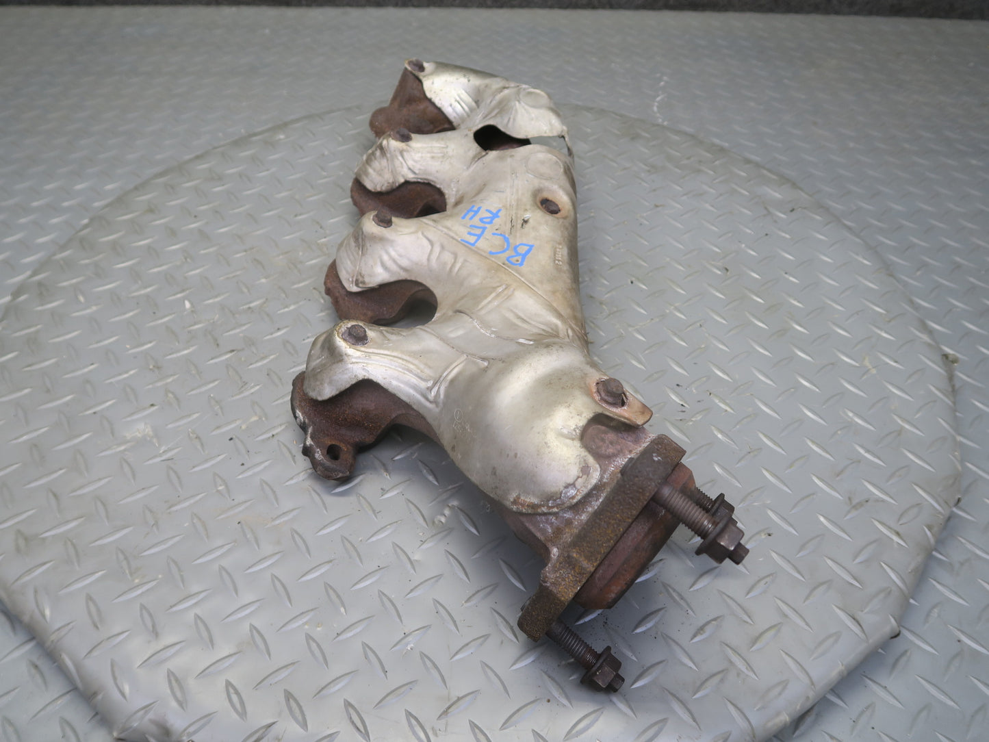 2010-2014 Cadillac Escalade Right Exhaust Manifold w Heat Shield
