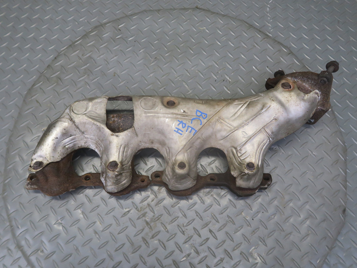 2010-2014 Cadillac Escalade Right Exhaust Manifold w Heat Shield