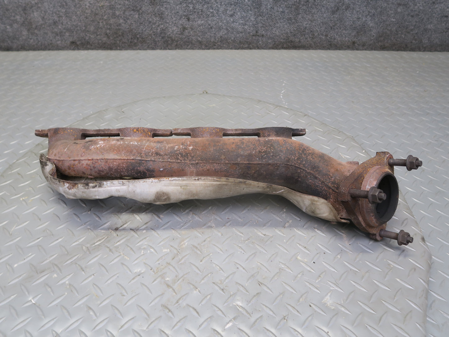 2010-2014 Cadillac Escalade Right Exhaust Manifold w Heat Shield