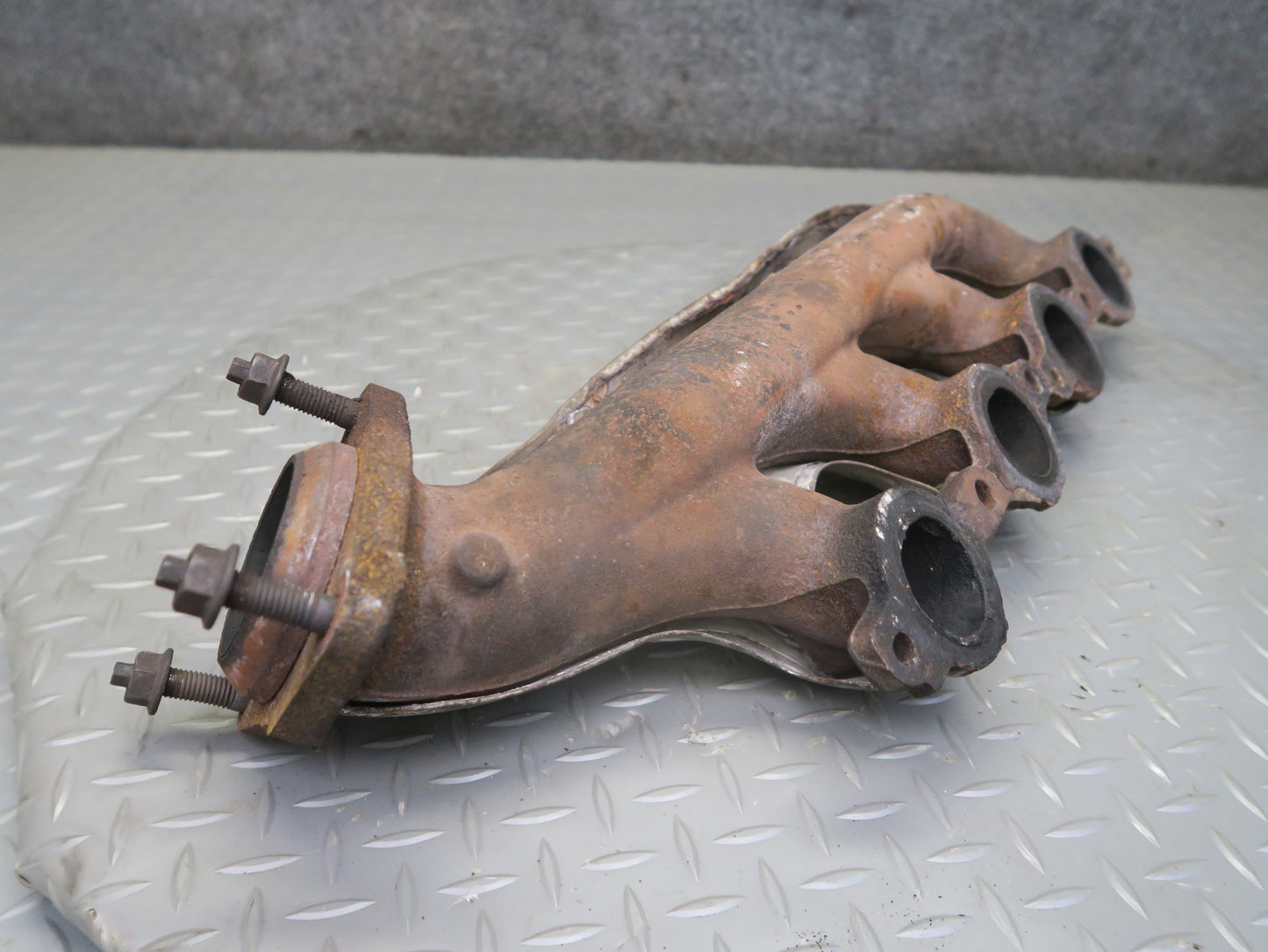 2010-2014 Cadillac Escalade Right Exhaust Manifold w Heat Shield