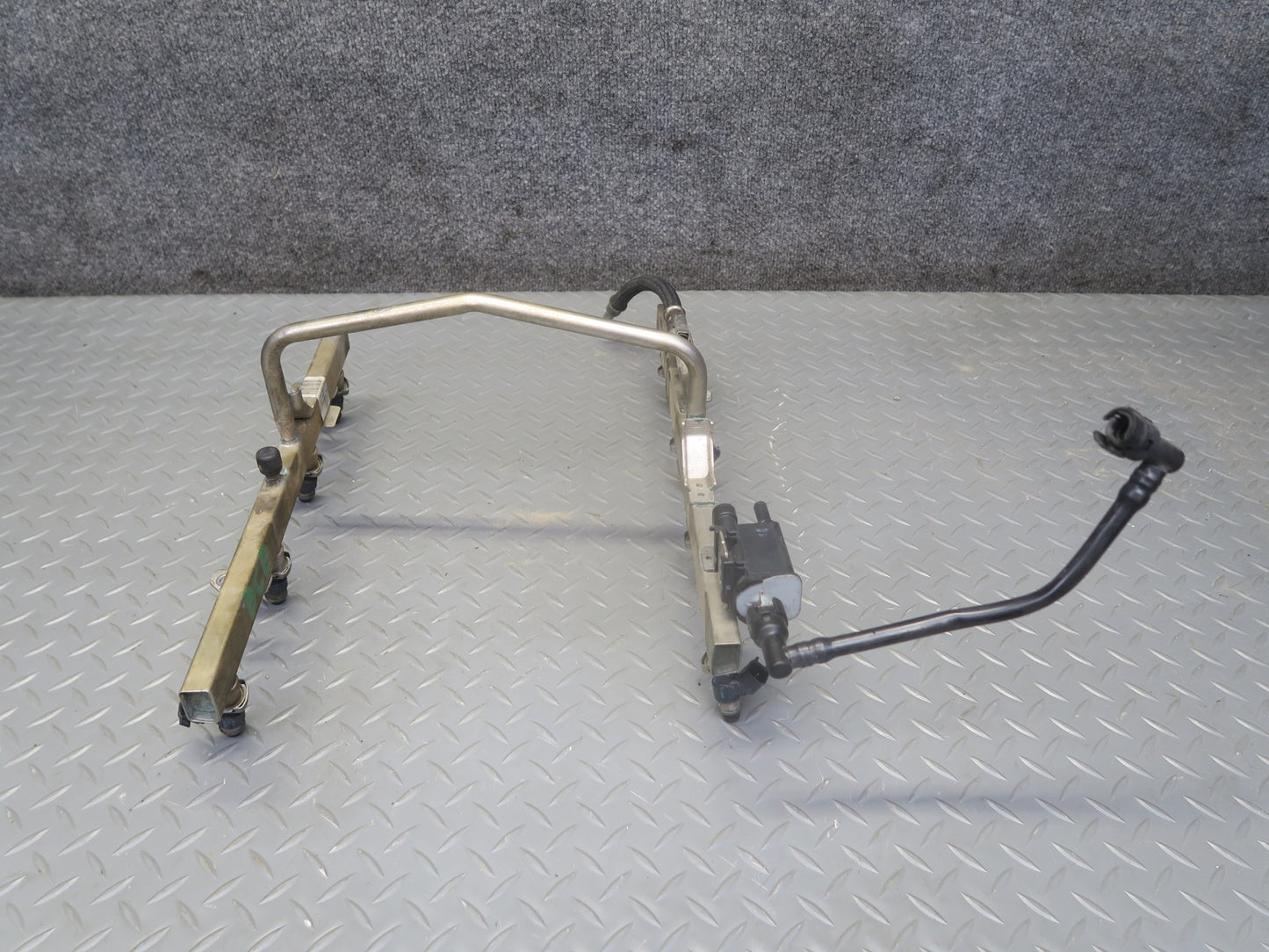 2010-2014 Cadillac Escalade Fuel Rail Injector Hose Line Set