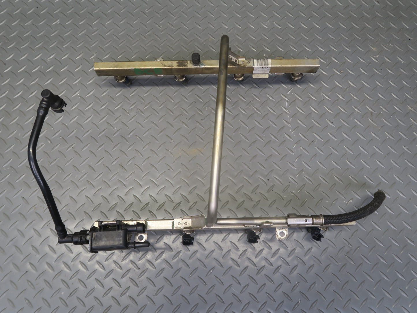 2010-2014 Cadillac Escalade Fuel Rail Injector Hose Line Set