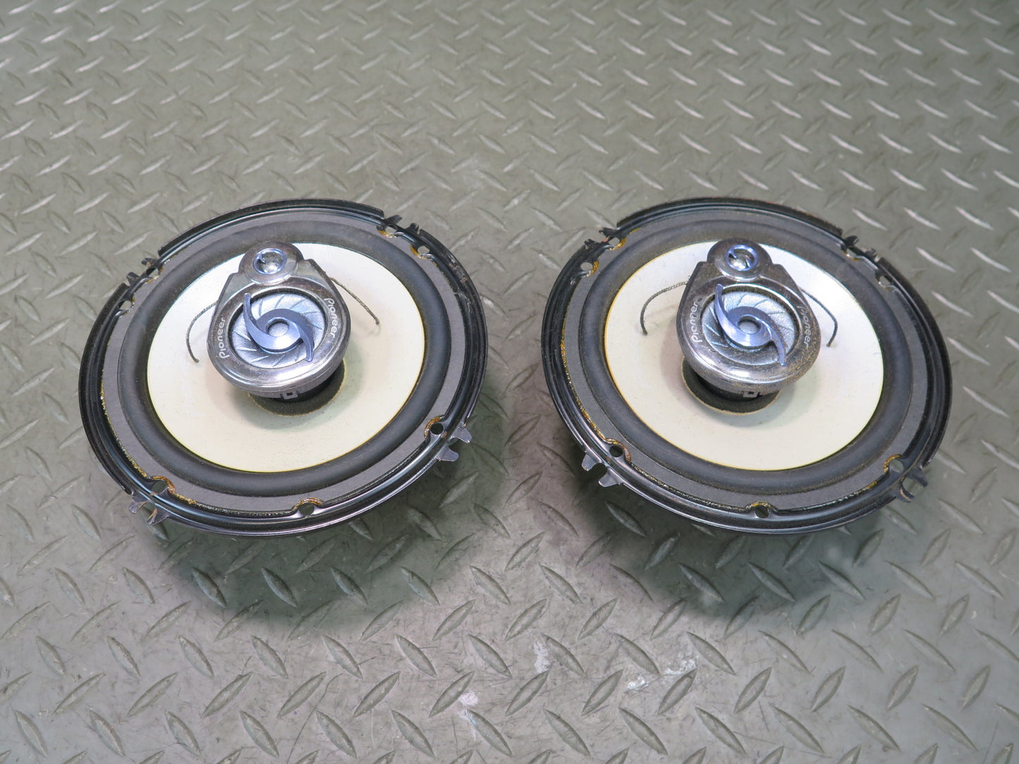 Set of 2 Pioneer TS-606 3-WAY 6.5'' 16CM 180W MAX Coaxial Car Speaker