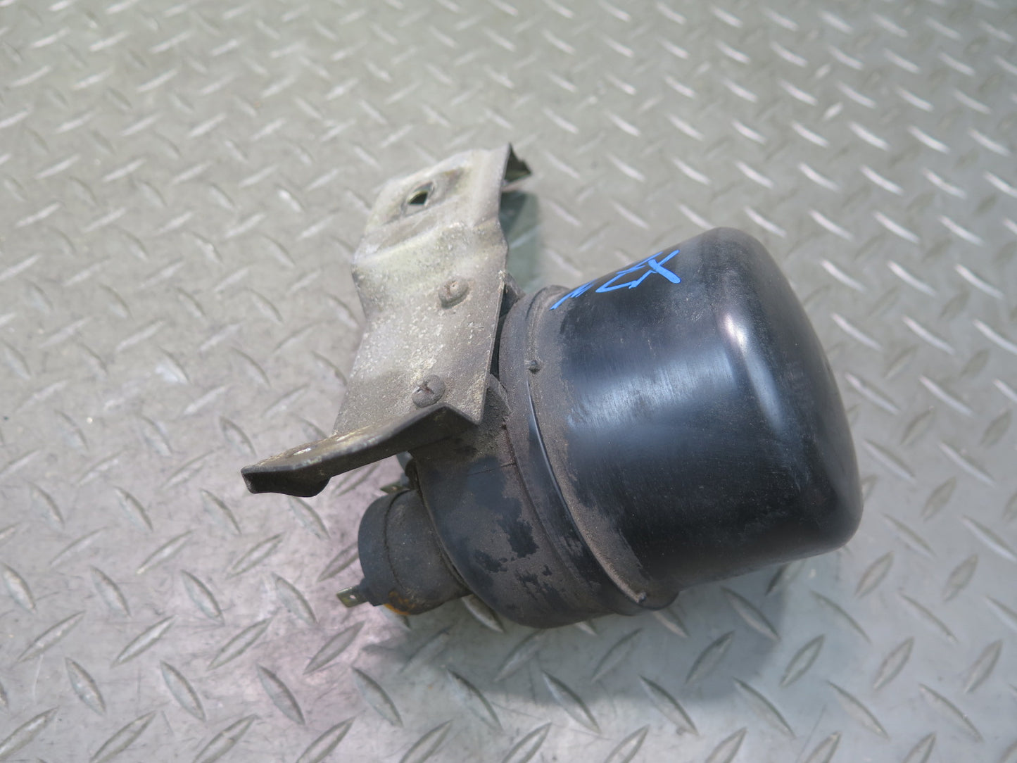 79-83 Datsun 280ZX S130 NA Vacuum Tank Pump Canister Assembly OEM