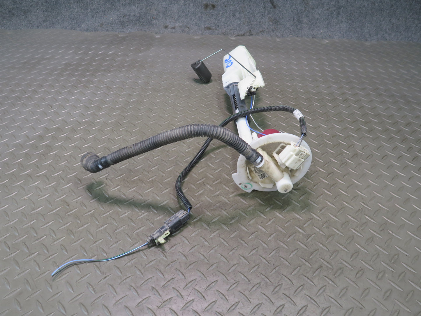 14-19 Chevrolet Corvette C7 Set of 2 Fuel Pump Level Sensor Sending Unit Set OEM