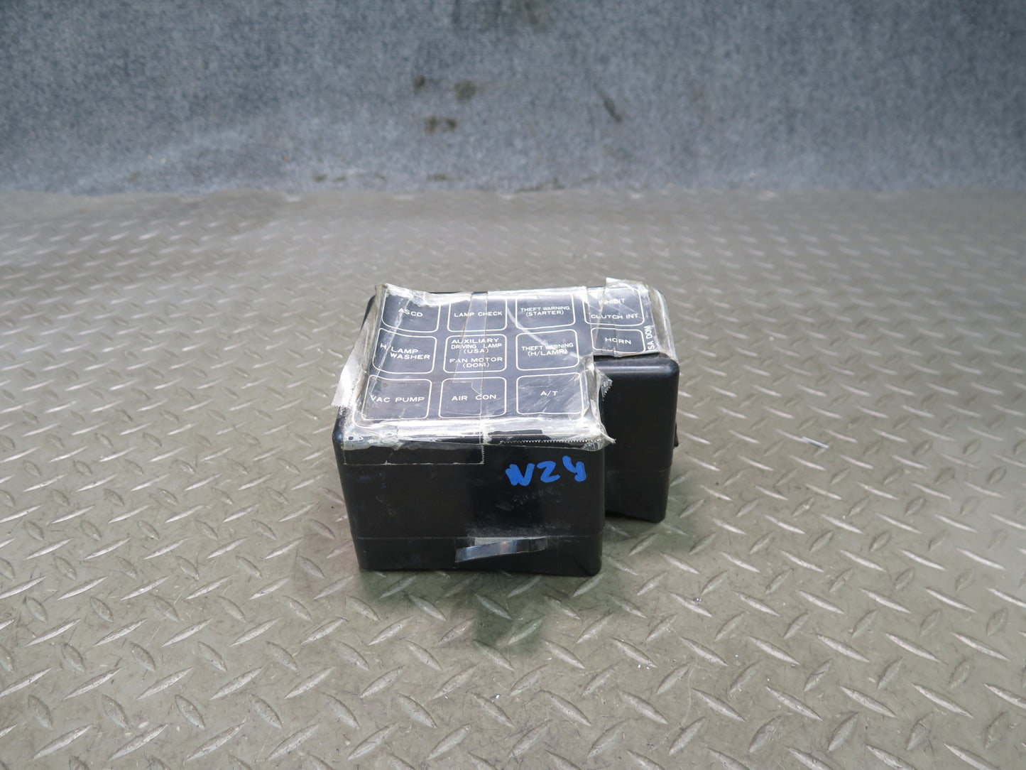 84-89 Nissan Z31 300ZX Engine Bay Small  Fuse Relay Box Module OEM