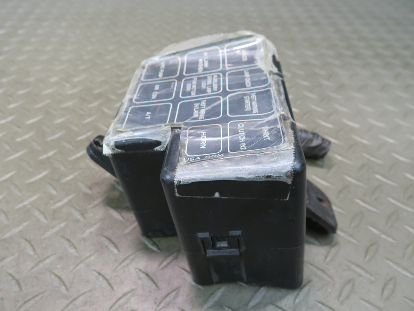84-89 Nissan Z31 300ZX Engine Bay Small  Fuse Relay Box Module OEM