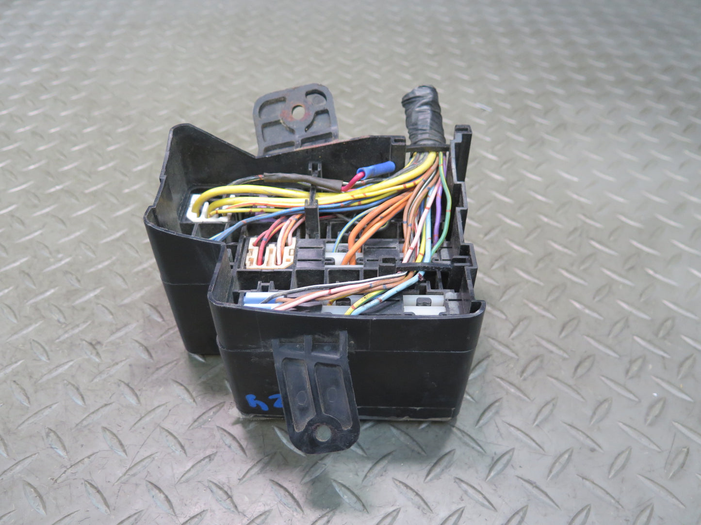 84-89 Nissan Z31 300ZX Engine Bay Small  Fuse Relay Box Module OEM