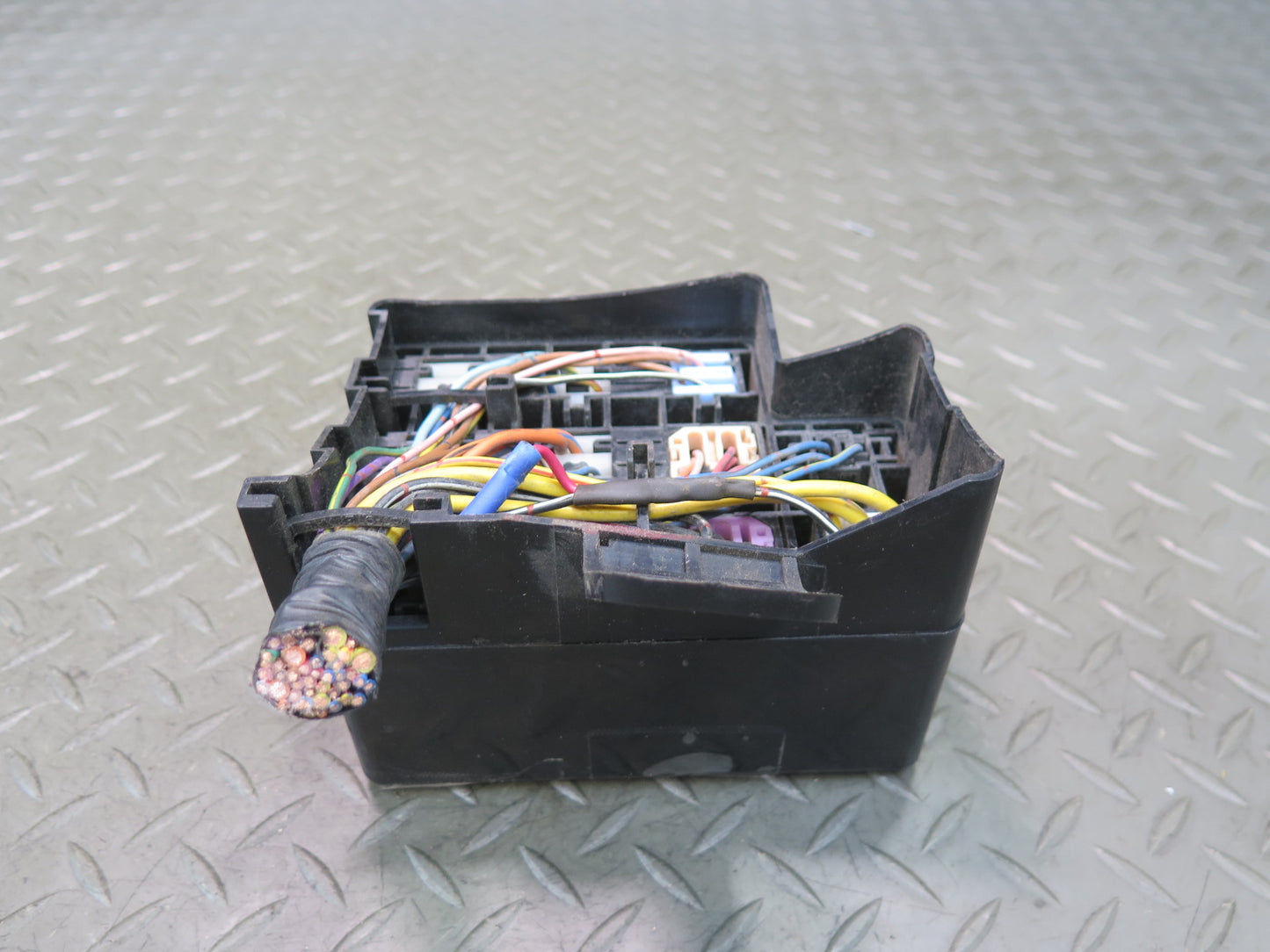 84-89 Nissan Z31 300ZX Engine Bay Small  Fuse Relay Box Module OEM