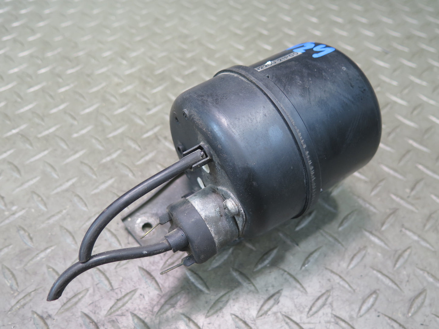 86-89 Nissan Z31 300ZX Vacuum Pump Pressure Tank Canister 92260-21P00 OEM
