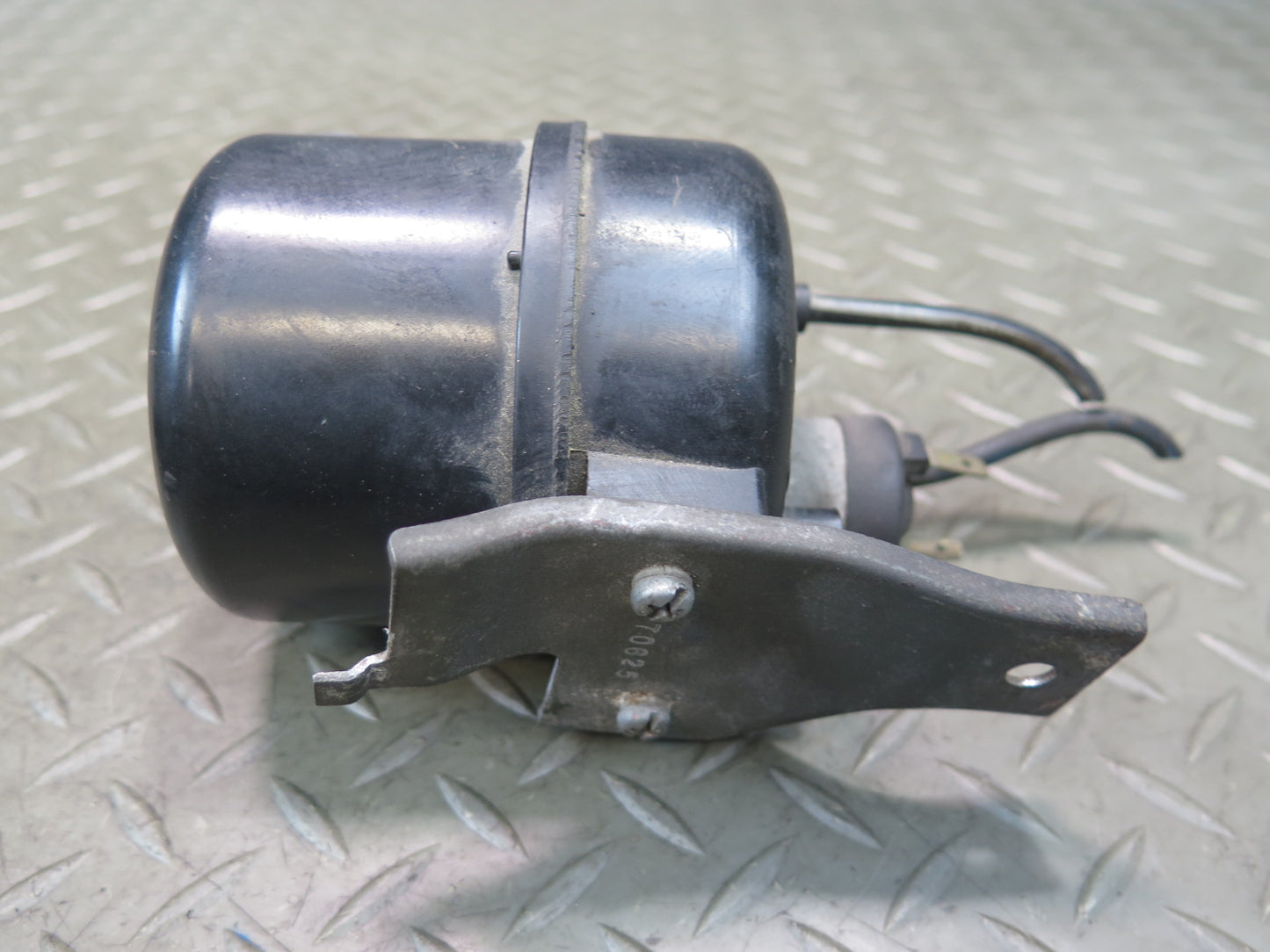 86-89 Nissan Z31 300ZX Vacuum Pump Pressure Tank Canister 92260-21P00 OEM