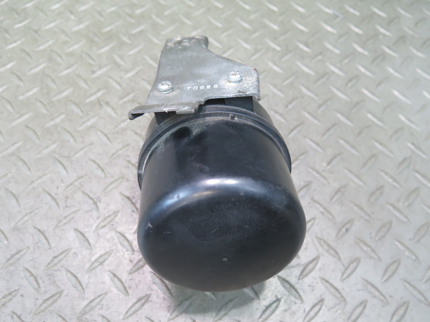 86-89 Nissan Z31 300ZX Vacuum Pump Pressure Tank Canister 92260-21P00 OEM