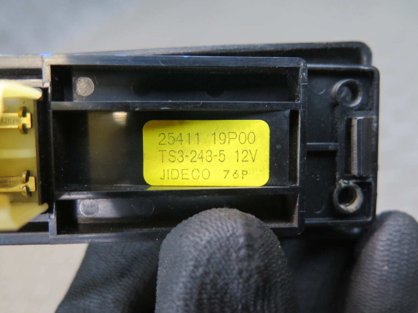 85-88 Nissan Z31 300ZX Right Door Power Window Switch 25411-19P00 OEM