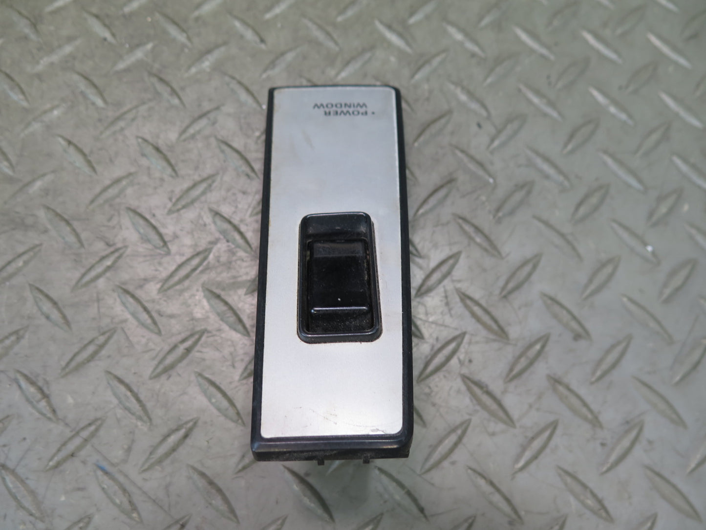 85-88 Nissan Z31 300ZX Right Door Power Window Switch 25411-19P00 OEM