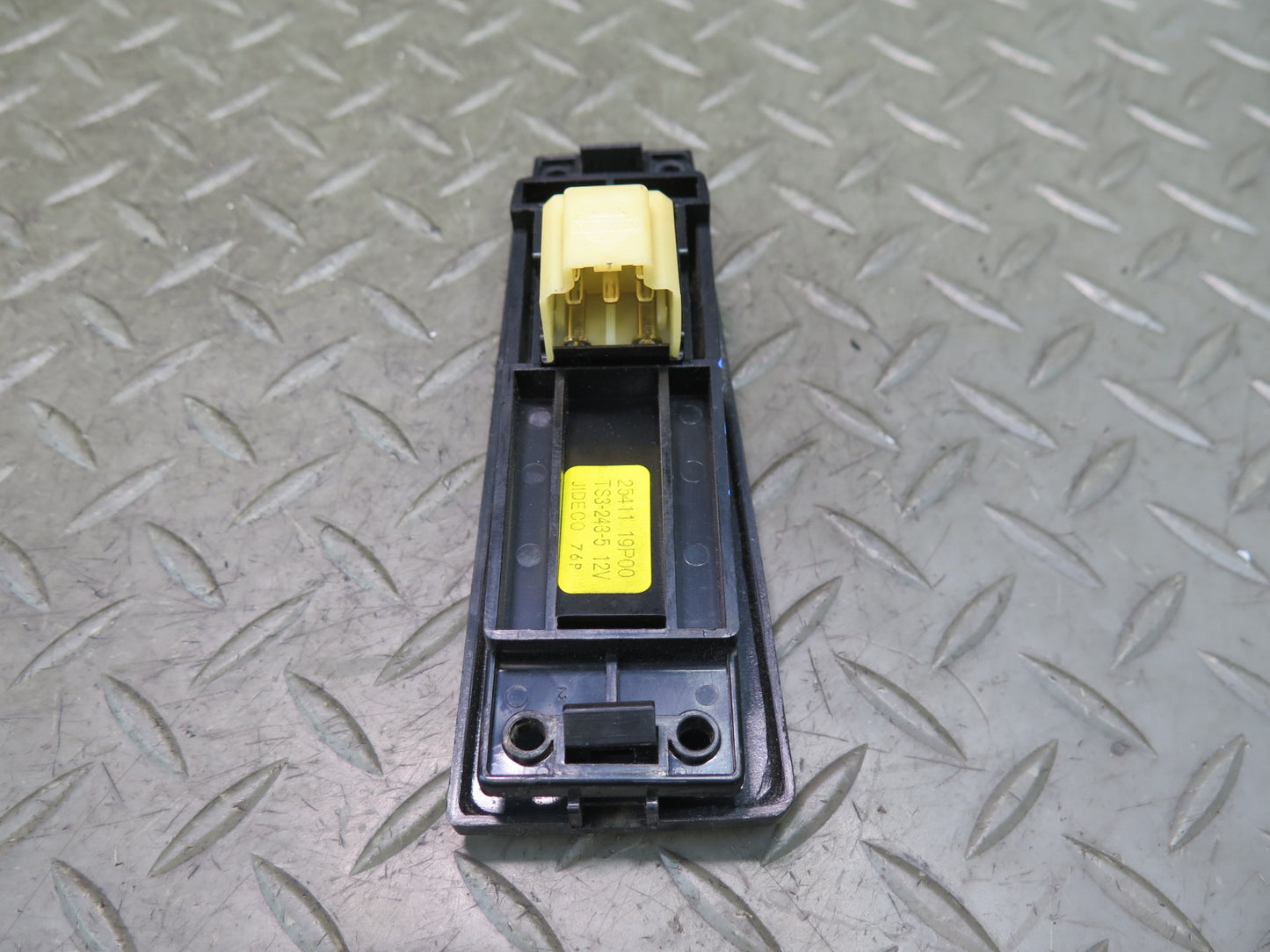 85-88 Nissan Z31 300ZX Right Door Power Window Switch 25411-19P00 OEM