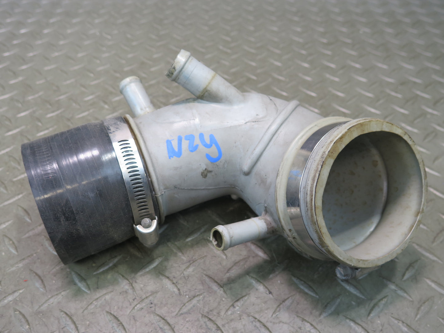 84-89 Nissan Z31 300ZX NA Hard Plastic Air Intake Duct Tube OEM
