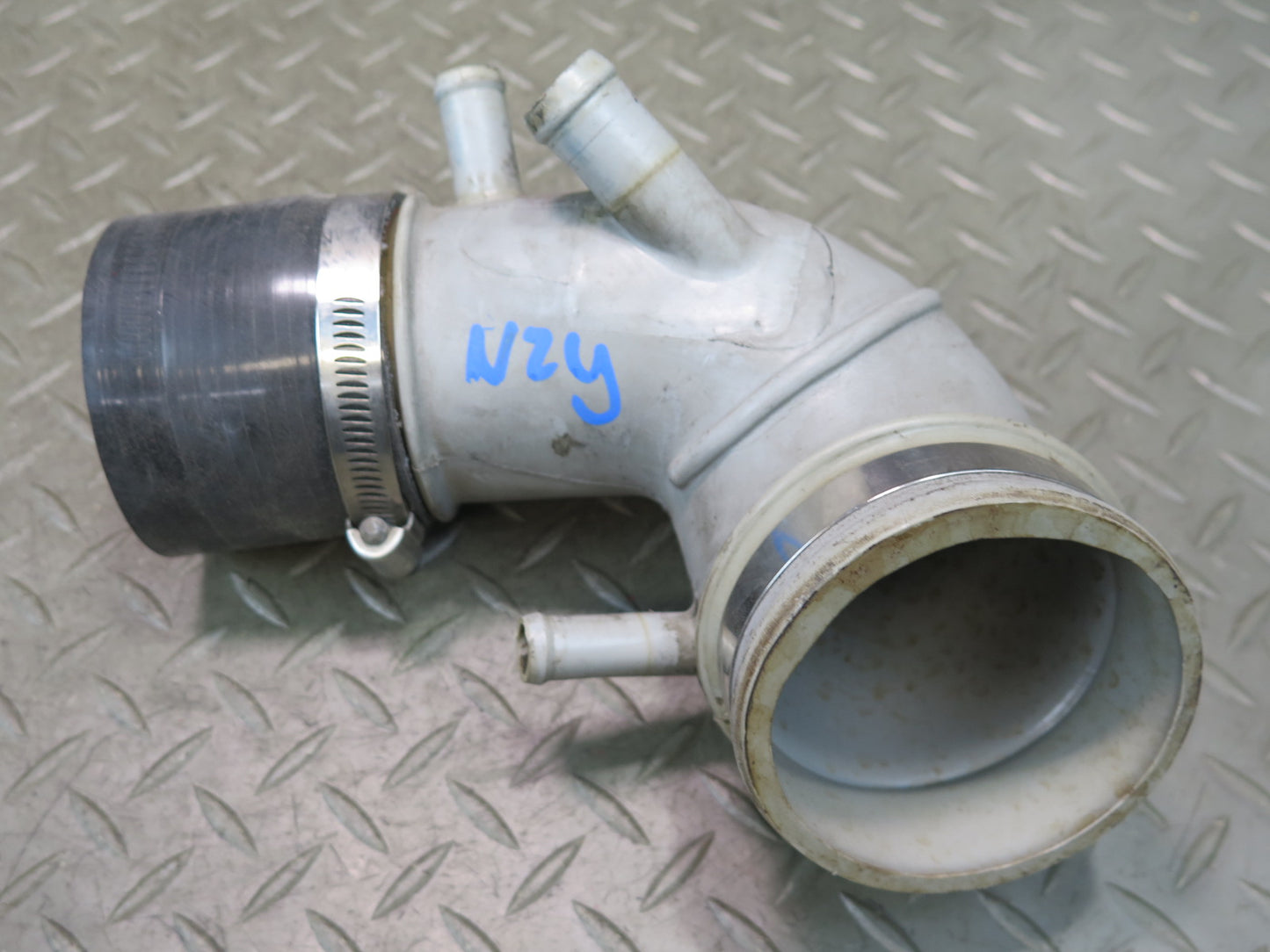 84-89 Nissan Z31 300ZX NA Hard Plastic Air Intake Duct Tube OEM