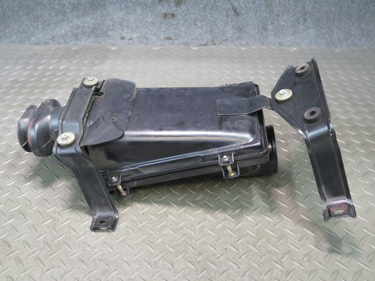 84-89 Nissan Z31 300ZX NA Air Intake Cleaner Filter Box w Bracket OEM
