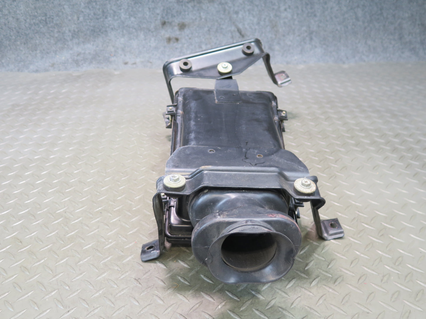 84-89 Nissan Z31 300ZX NA Air Intake Cleaner Filter Box w Bracket OEM