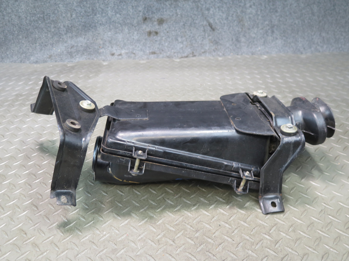 84-89 Nissan Z31 300ZX NA Air Intake Cleaner Filter Box w Bracket OEM