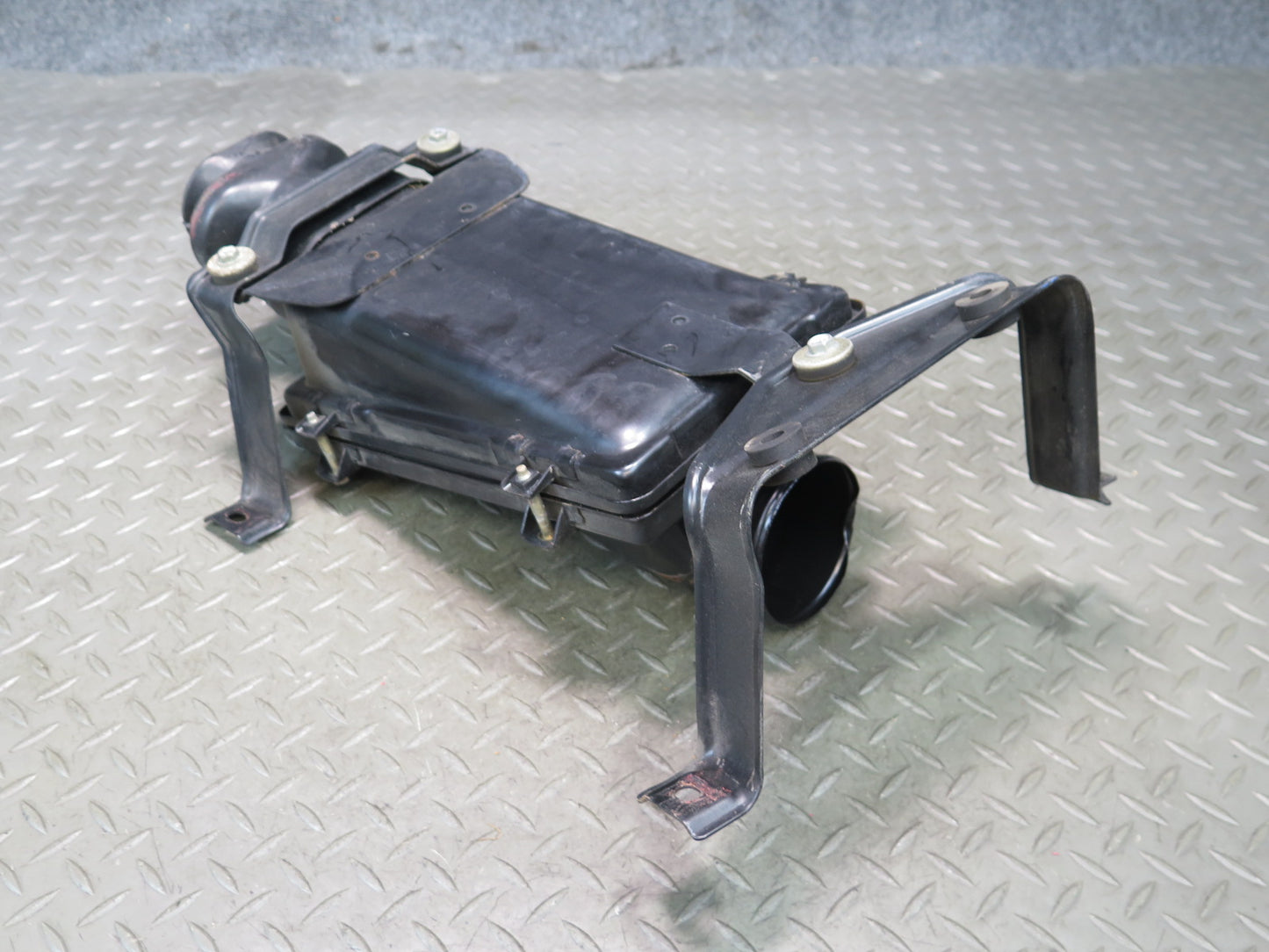 84-89 Nissan Z31 300ZX NA Air Intake Cleaner Filter Box w Bracket OEM