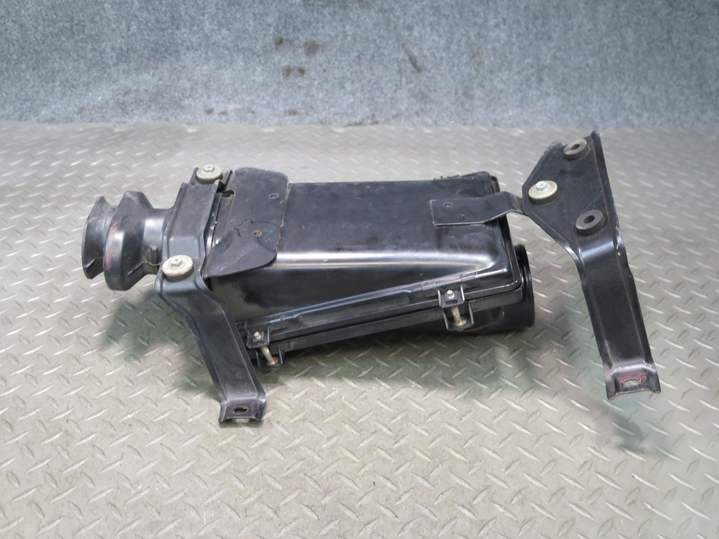 84-89 Nissan Z31 300ZX NA Air Intake Cleaner Filter Box w Bracket OEM