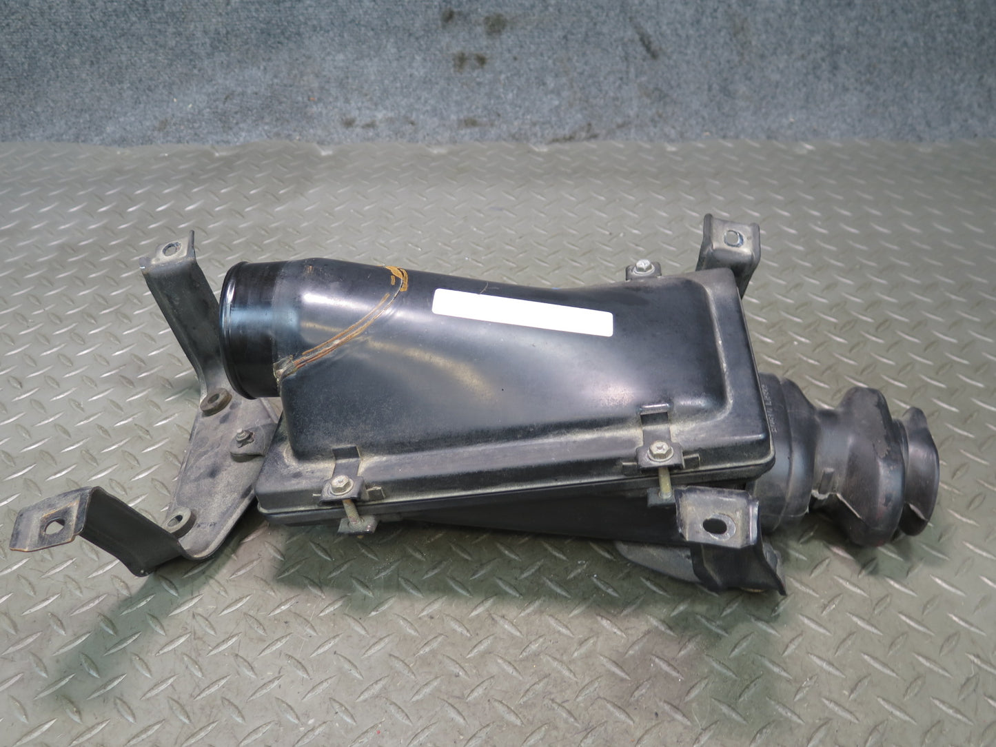84-89 Nissan Z31 300ZX NA Air Intake Cleaner Filter Box w Bracket OEM