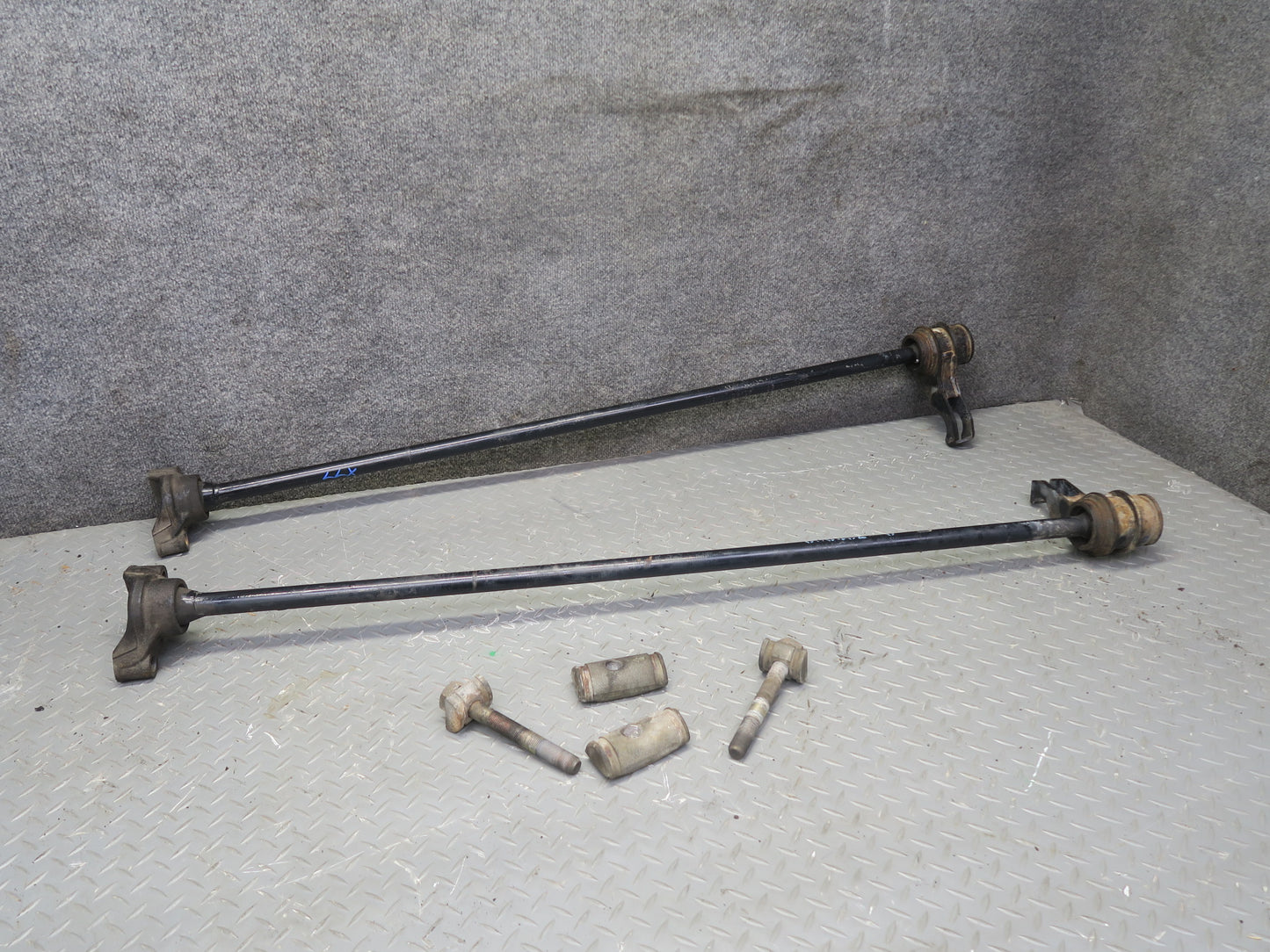 1998-2007 Lexus J100 LX470 Front Left & Right Suspension Torsion Bar Set of 2
