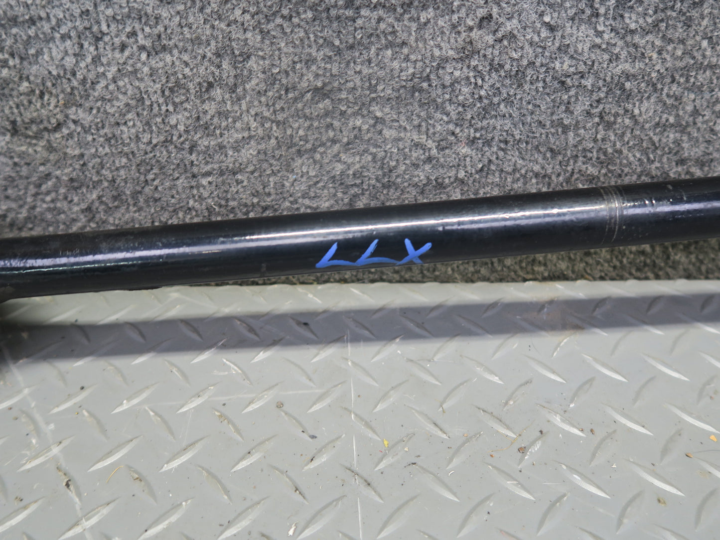 1998-2007 Lexus J100 LX470 Front Left & Right Suspension Torsion Bar Set of 2