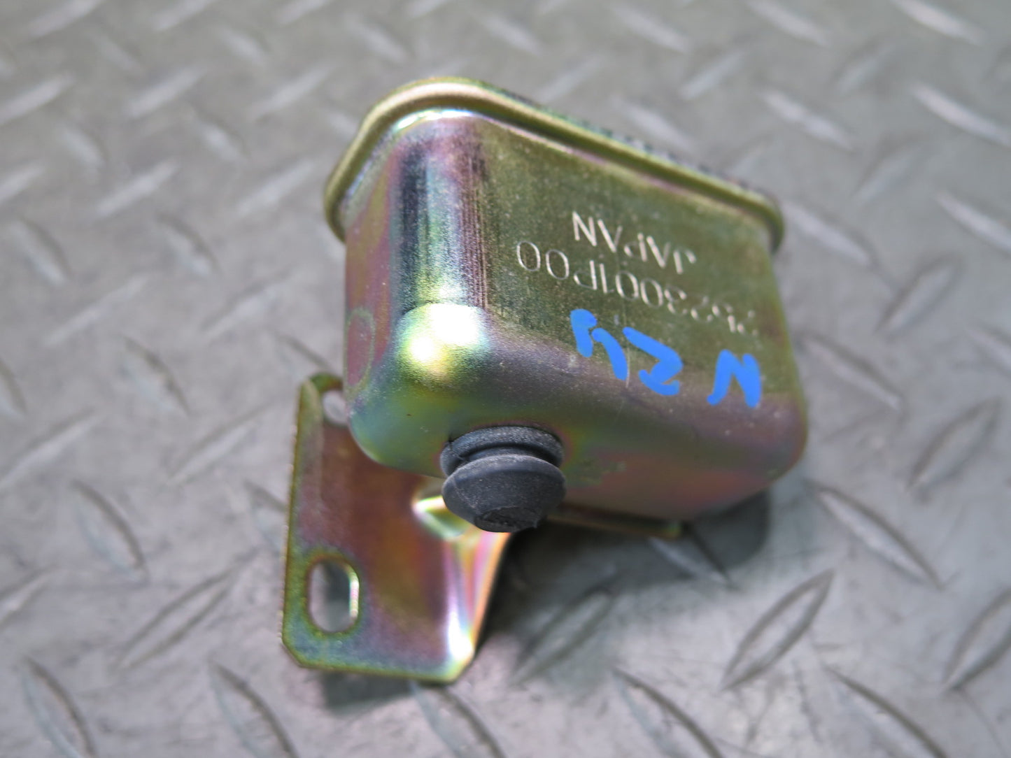 84-89 Nissan Z31 300ZX A/C Compressor Hold Relay 2523001P00 OEM