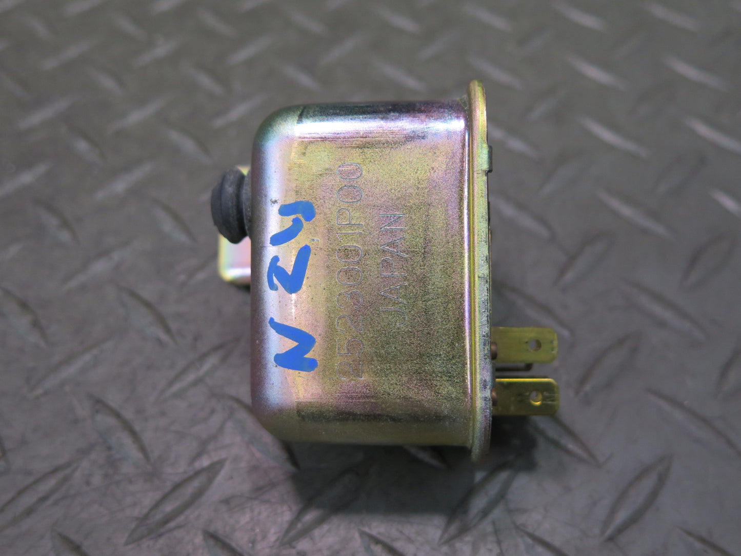 84-89 Nissan Z31 300ZX A/C Compressor Hold Relay 2523001P00 OEM
