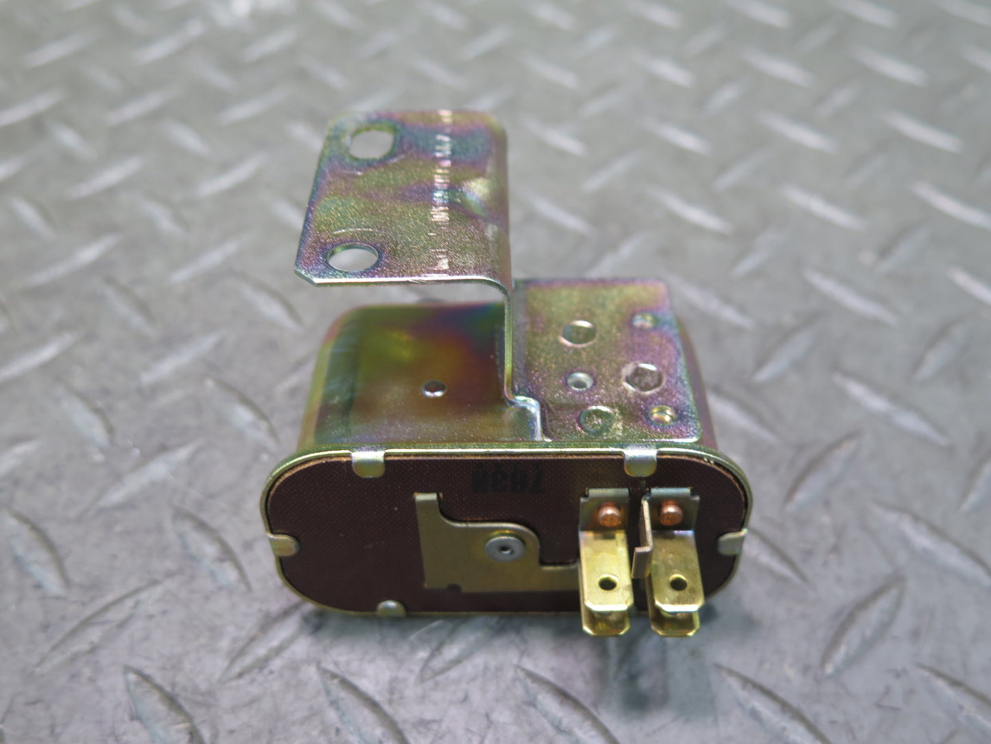 84-89 Nissan Z31 300ZX A/C Compressor Hold Relay 2523001P00 OEM